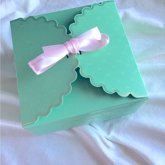 Patisserie Spectrum Limited box with 5 pastel brushes and macaron shaped sponges - Picture 5 of 5